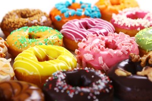 Apa Benar Banyak Makan Donat Bikin Gemuk?