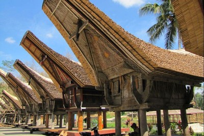 Tana Toraja, Rumah Adat & Gua Tengkorak