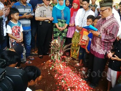Bocah SD yang Tewas Ditendang Temannya Dimakamkan