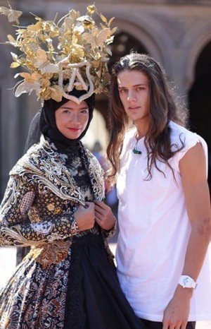 Pakai Batik di Central Park New York, Sarah Azka Diserbu Turis Asing