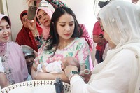 Dilanjutkan oleh ibunda Nagita, Rita. Pool/Gus Mun/detikFoto.