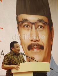 Pengusaha Rachmat Gobel ikut mendukung Adhyaksa Dault maju Pilgub DKI. Gobel juga memuji sosok Adhyaksa yang didukungnya maju Pilgub DKI.