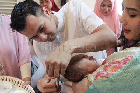 Raffi Ahmad Minta Melly Goeslaw dan Charly Buat Lagu untuk Anaknya