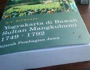 Kembalinya Buku-buku Berat (1)