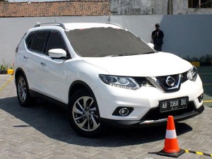 Parkir Tanpa Melihat Spion atau Kaca Belakang, Berani?