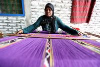 Mengintip Pembuatan Tenun Ikat Tradisional Khas NTT