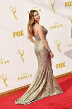 Hot Mom Alert! Lekukan Tubuh Sofia Vergara Bak Gitar Spanyol