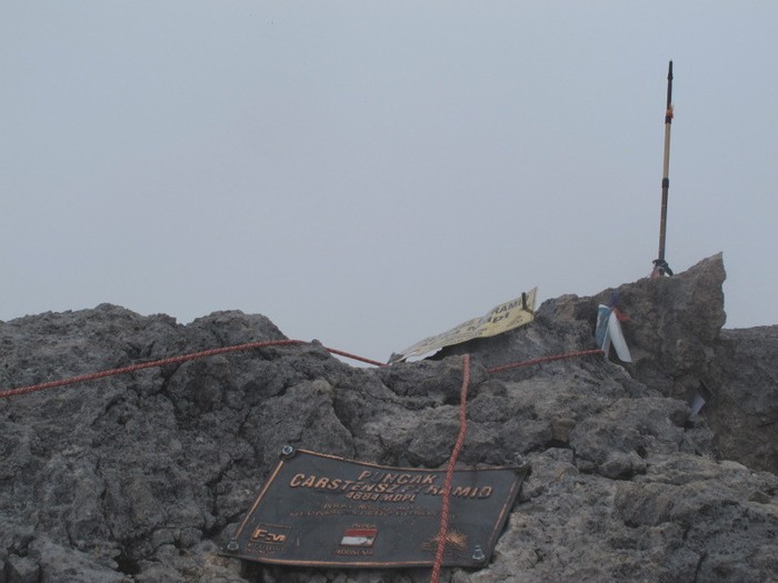 Carstensz, Puncak Tertinggi Indonesia yang Sempit