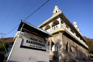 Uniknya Al Quran dari Kulit Kayu & Masjid Tertua di Alor