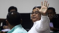 Akil tak mau bersaksi karena memprotes blokir sejumlah rekening yang tidak kunjung dibuka meski perkaranya sudah memiliki putusan berkekuatan hukum tetap.
