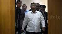 Akil meninggalkan Pengadilan Tipikor.