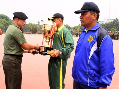 Jenderal Gatot Serahkan Piala Panglima TNI