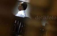 Suryadharma didakwa melakukan tindak pidana korupsi dalam penyelenggaraan ibadah haji mulai dari penentuan petugas PPIH, pengangkatan petugas pendamping amirul hajj pemondokan, memanfaatkan sisa kuota haji dan menyelewengkan dana operasional menteri Rp 1,8 miliar.