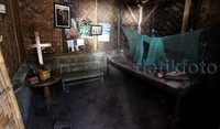 Dari 15 rumah, 13 rumah adat tak berdinding dan ada sepasang rumah adat yang disebut Kolwat dan Kanuarwat. Dua rumah adat ini tidak semua orang bisa memasukinya, karena hanya orang-orang tertentu saja.