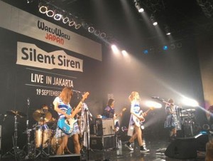 Silent Siren Sukses Manjakan Penggemar di Konser Jakarta