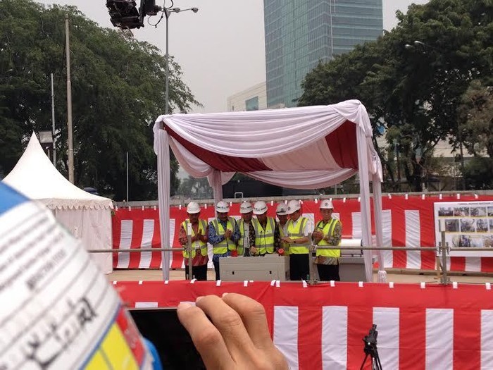 Saat Resmikan Bor MRT, Jokowi Sebut Proyek Kereta Cepat