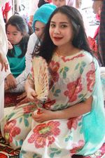 Nagita Slavina Cantik Berbunga di Syukuran Akikah Rafathar