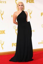 Lady Gaga Elegan Bergaun Hitam di Emmy Awards 2015