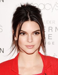 Perempuan kelahiran 3 November 1995 itu cantik bak boneka. Dimitrios Kambouris/Getty Images/detikFoto.