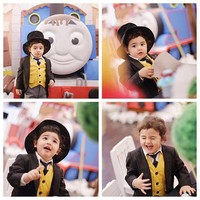 Cuteness overload! Quenzi terlihat sangat menggemaskan kenakan tuxedo. (Instagram/carissa_puteri)