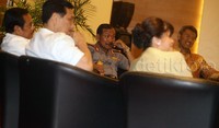 Dalam pertemuan yang berlansung di Hotel Luwansa, Kuningan Senin (21/9/2015), dengan tema Apindo CEO Gathering, hadir juga Kepala Badan Koordinasi Penanaman Modal (BKPM) Franky Sibarani.