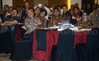 Para pengusaha mengaku bingung dengan banyaknya perbedaan pendapat dari para menteri dalam satu program pemerintah. Salah satunya program listrik 35.000 megawatt (MW) yang ditarget selesai dalam 5 tahun ke depan.