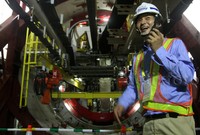 Bor MRT atau Tunnel boring machine (TBM) memiliki diameter 6,7 meter dan total panjang ± 43 meter. Bobot secara keseluruhan mesin ini, mulai dari bagian kepala (cutterhead) hingga bagian akhir (backup cars) mencapai ± 323 ton.