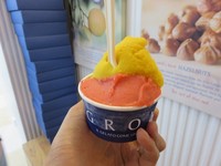 Fruit sorbet manis asam yang menggigit lidah. Ice cream ini terbuat dari 100% buah strawberry dan mangga, bercita rasa manis dan segar membuat siang Anda menjadi lebih bersemangat.