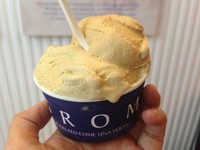 Lembutnya ice cream gelato yang manis, beraroma harum dari kayu manis dicampur dengan ice cream gelato hazelnut ini wajib Anda coba. Dijamin ketagihan.