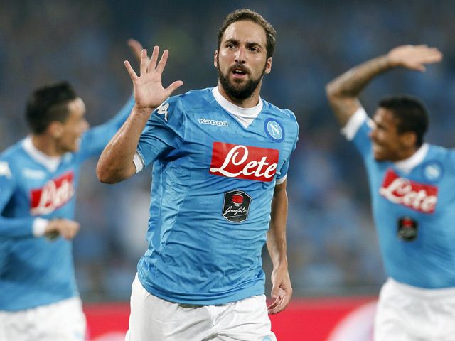 Napoli Raih Kemenangan Pertama di Serie A