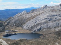 Terlihat pula, Danau Larson yang begitu indah. Biasanya, para pendaki akan pelan-pelan berjalan di New Zealand Pass untuk memotretnya terlebih dulu (Afif/detikTravel)