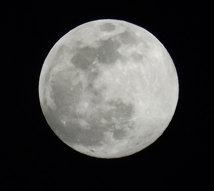 Menyentuh Bulan di Papua