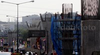 Sejumlah tiang penyangga telah berdiri di sepanjang proyek jalan layang khusus TransJakarta Ciledug-Tendean.