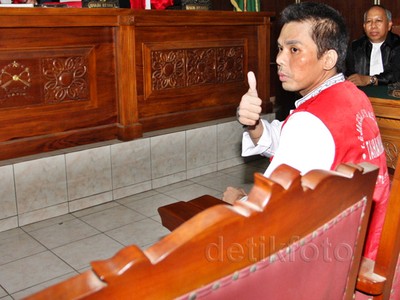 Sidang Muncikari Robby Abbas Kembali Ditunda