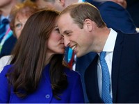 Miranda Kerr Pose Bareng Drakula, Kemesraan Pangeran William dan Kate