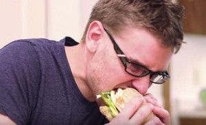 Selama 6 Bulan Pria Ini Membuat Bahan Alami Sandwichnya Sendiri