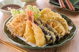 Yuk, Makan Malam dengan Tempura Moriawase yang Renyah Gurih