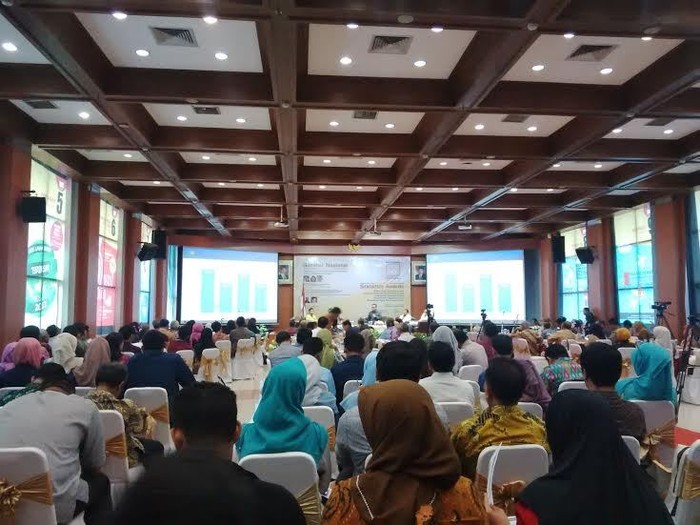 Rini Soemarno Minta BUMN Genjot Produksi Dolar