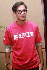 Si Ganteng Adipati Dolken Jadi Cowok Kemayu