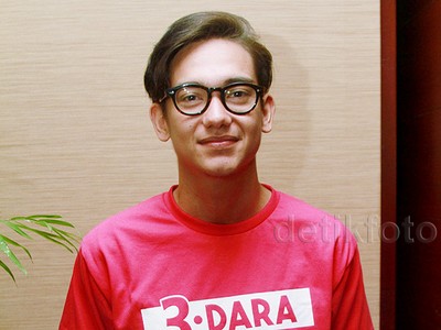 Si Ganteng Adipati Dolken Jadi Cowok Kemayu