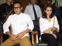 Tak lama kemudian, tujuh menit berselang, sang suami, Lembu pun terlihat menyusul istrinya. Pool/Noel/detikFoto.