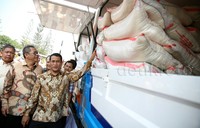 Khusus beras, Amran memastikan cadangan beras nasional yang dikelola oleh Bulog dalam posisi aman, meskipun pertanian Indonesia terkena dampak El Nino atau udara panas yang memicu kekeringan lahan pertanian.