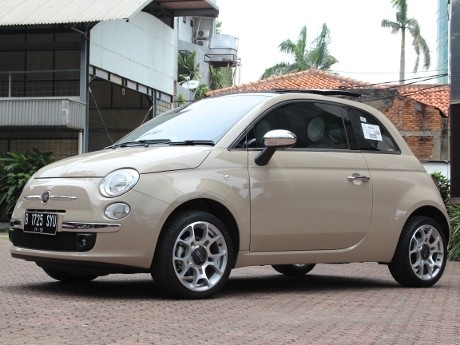 Menjajal Si Mungil Fiat 500