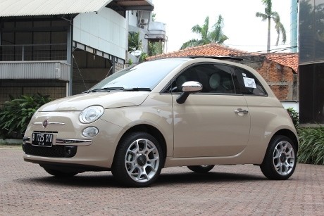 Menjajal Si Mungil Fiat 500