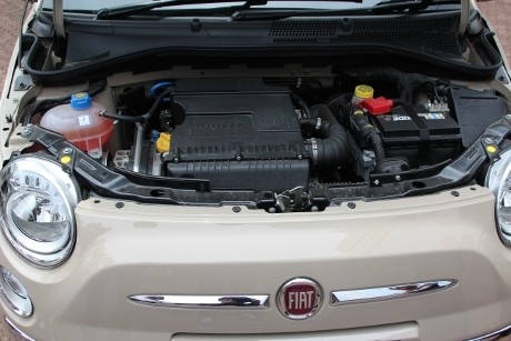 Menjajal Si Mungil Fiat 500