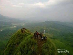 3 Gunung Dekat Jakarta yang Bisa Didaki Sehari