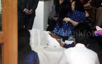 Jenazah Adnan Buyung disemayamkan di rumah duka di Jalan Poncol Lestari nomor 7, Lebak Bulus, Jakarta Selatan.