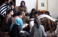Mereka mendoakan almarhum.