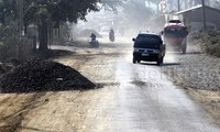 Kawasan Saketi-Bayan menyimpan potensi sumber daya alam seperti karet, kelapa sawit, batubara serta pantai yang elok yaitu pantai Sarwana dan Tanjung Lesung.