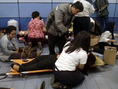 Korban Benturan KRL Dievakuasi